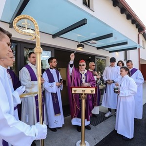 Kardinal Bozanić blagoslovio novi pastoralni centar u Župi Uznesenja BDM u Stenjevcu